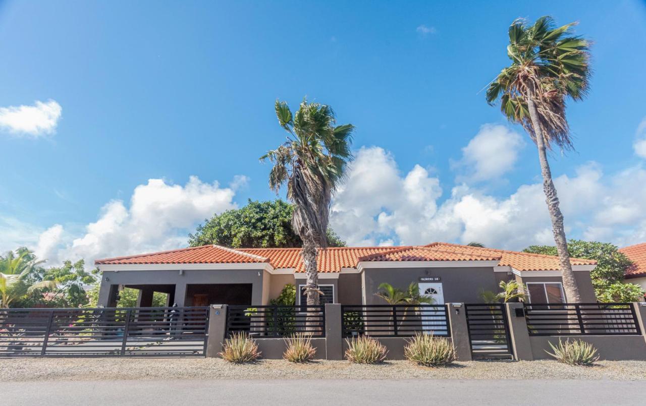 Lama Y Solo Unique Private Room Walking Distance To The Beach Palm Beach Eksteriør billede
