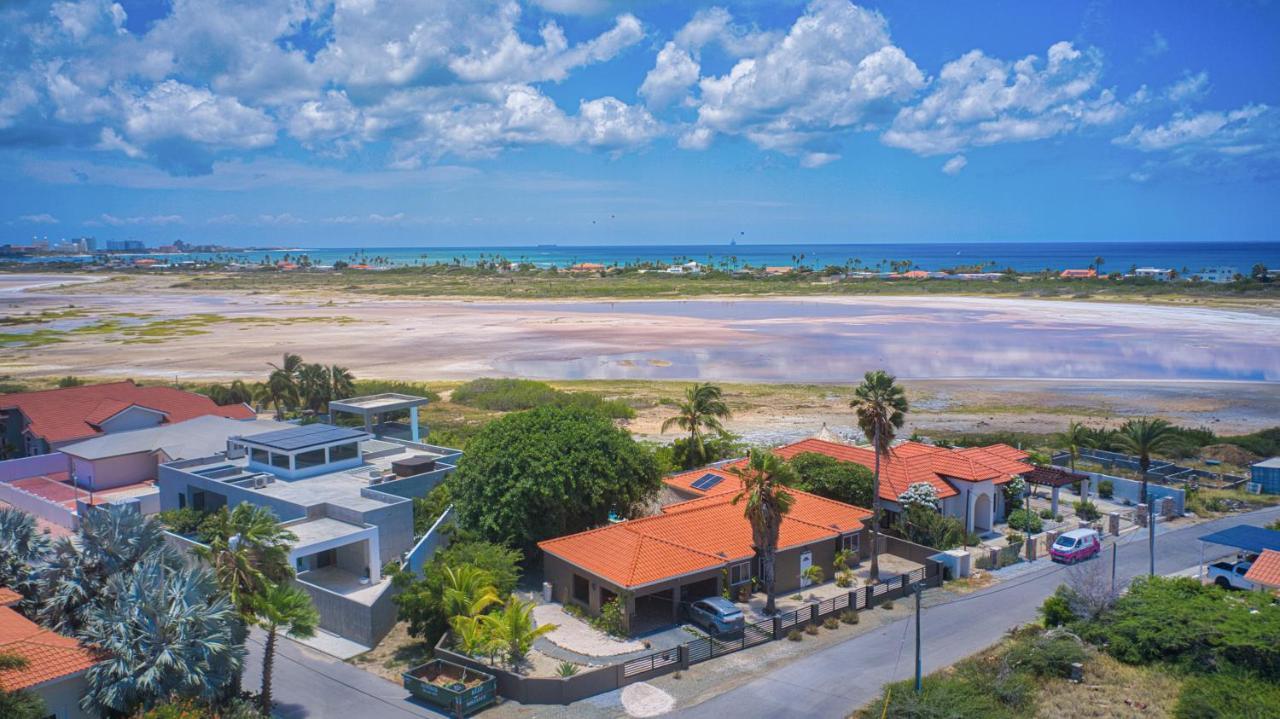 Lama Y Solo Unique Private Room Walking Distance To The Beach Palm Beach Eksteriør billede
